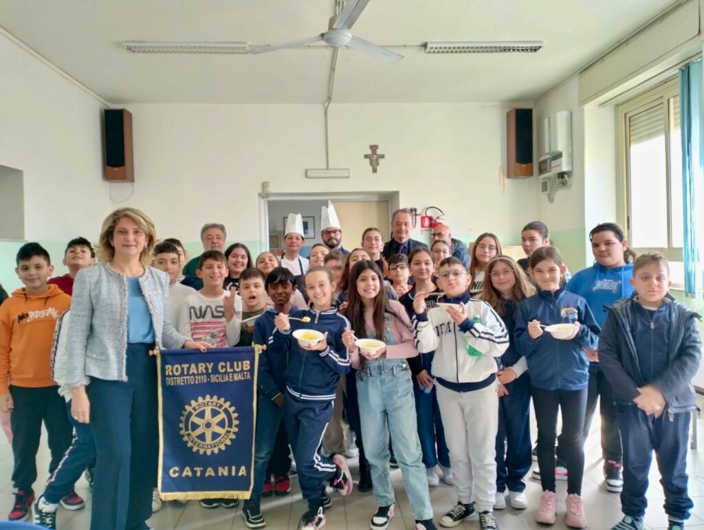 Il Rotary Club Catania insieme ai Cuochi etnei, ai Pediatri di Catania e all'Area Marina Protetta Isole CIcloi promuove il consumo del pesce azzurro anche in età pediatrica.